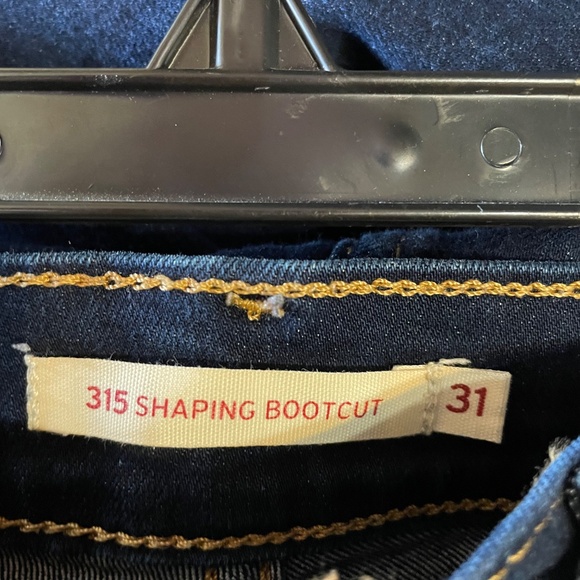 Levis - Picture 6 of 9